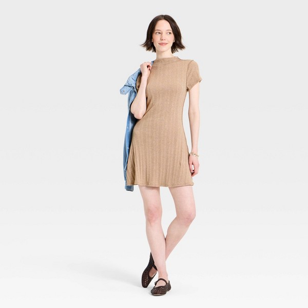 Vestido mini en línea A de tejido de punto con cuello redondo de manga corta para mujer - Universal Thread™ 3