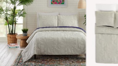 Full White Cotton Reversible Quilt Set with Graphic Detail