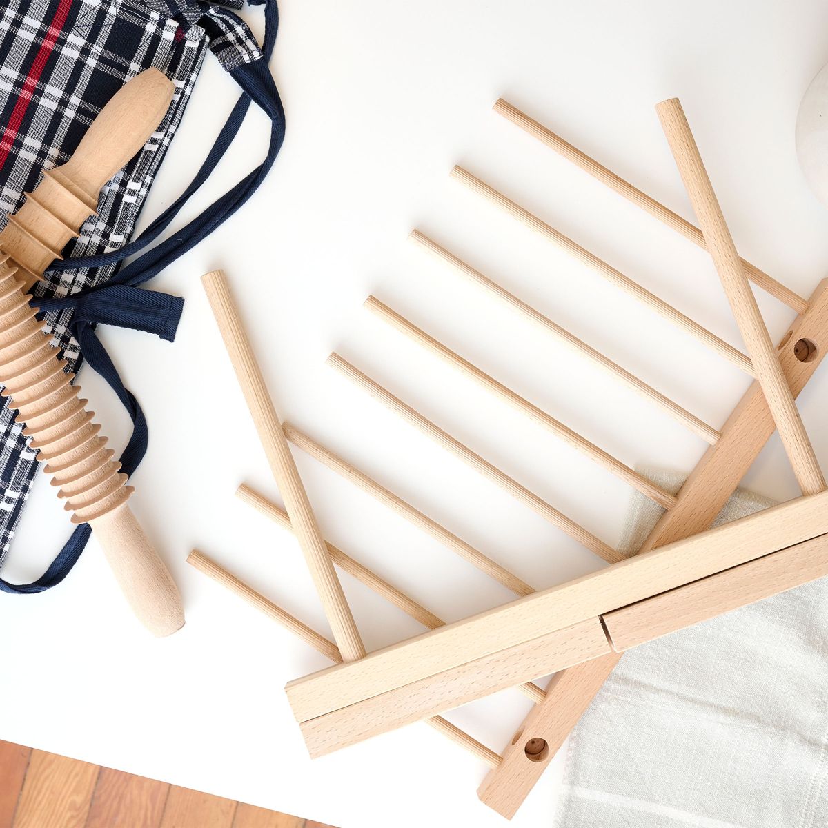 Classic Cuisine Pasta Drying Rack with 8 Bars - thumbnail 5
