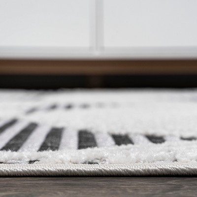 Art Deco Jazz Black/Ivory Geometric Synthetic Indoor/Outdoor Rug