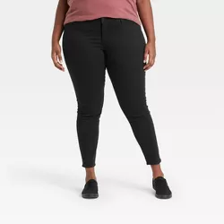 Women's Plus Size Mid-Rise Curvy Skinny Jeans - Universal Thread™