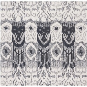 Ikat IKT653 Hand Tufted Area Rug  - Safavieh - 1 of 4