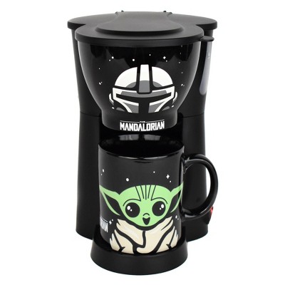 Uncanny Brands Star Wars Mandalorian Single Cup Coffee Maker with Mug