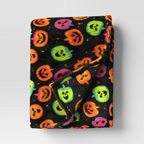 Hyde & offers EEK! Boutique - pumpkin plush throw blanket