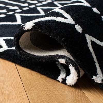Black and White Tufted Wool 4' x 6' Area Rug
