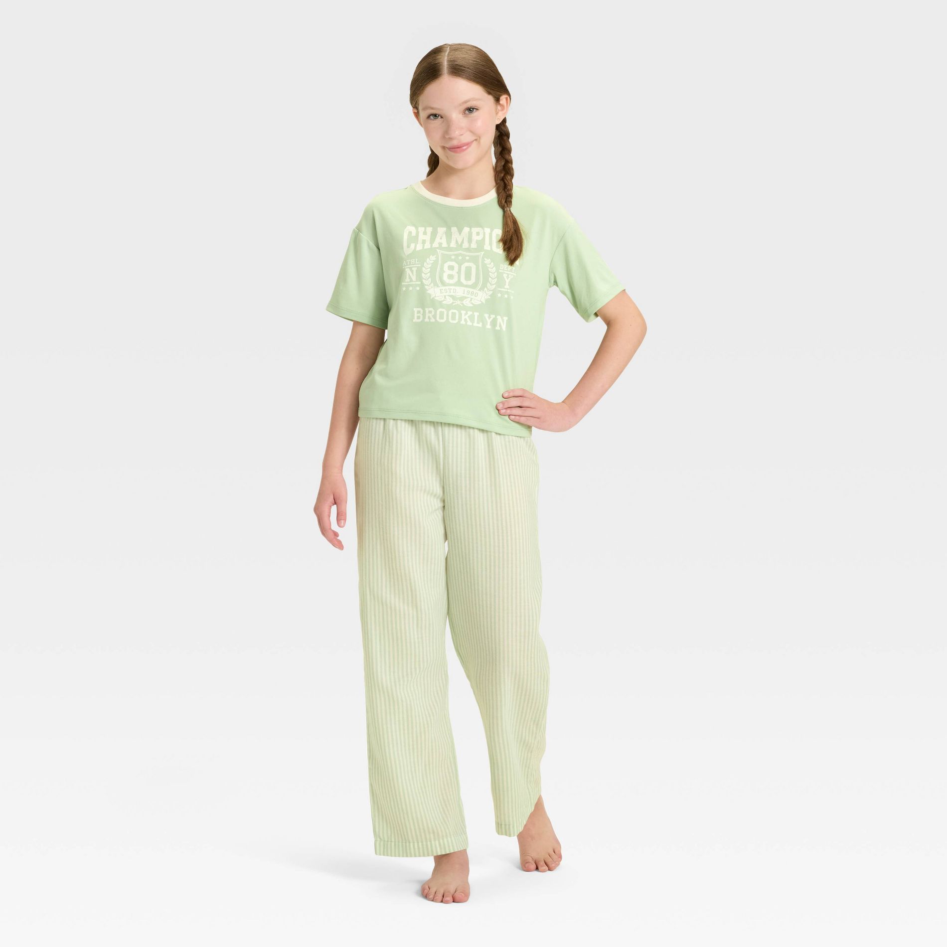 Girls' Champion Short Sleeve T-Shirt and Flannel Pants Pajama Set - art class™ Green L