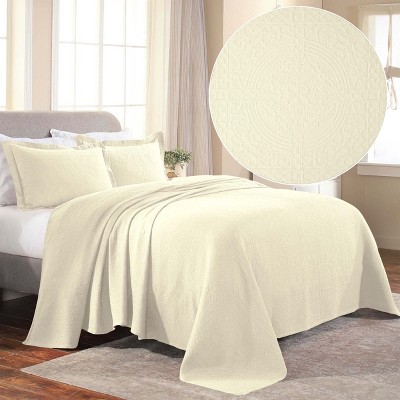 Fleur De Lis Medallion Cotton Matelasse Decorative Bedspread and Pillow Sham Set by Blue Nile Mills