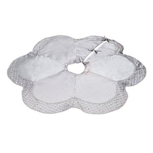 BrylaneHome Scallop Edge Border Christmas Tree Skirt - 1 of 4