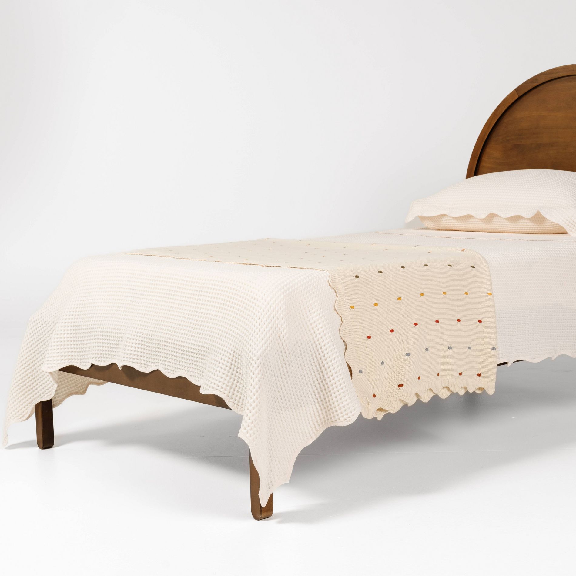 Gathre Twin Knotted Bed Blanket Natural