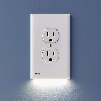 SnapPower GuideLight 2 Plus for Outlets - Bright and Dim Settings - Electrical Outlet Wall Plate - Manual Off Switch (Duplex)