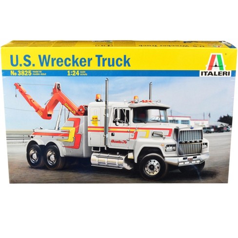 Skill 4 Model Kit U.S. Wrecker Tow Truck 1/24 Scale Model by Italeri