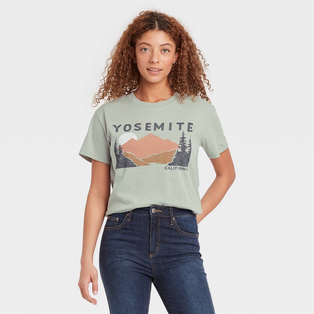 Women's Yosemite Short Sleeve Graphic T-Shirt - Green Size L 