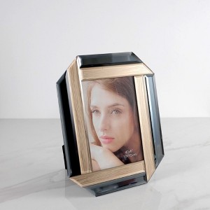 Jiallo Grey Mirrored Photo Frame with Gold Inlay 4 x 6" - 1 of 1