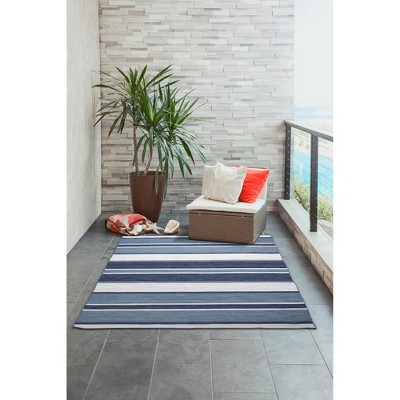 Navy and White Synthetic Flat Woven Reversible 5' x 7' Rug