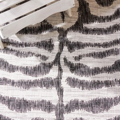 Ivory and Black Animal Print Indoor/Outdoor Rug