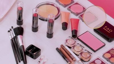 FAO Schwarz 33pc Ultimate Makeup Artist Kit : Target