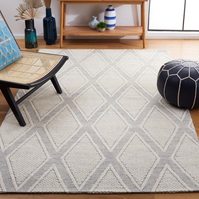 Navy and Ivory Trellis 4' x 6' Handwoven Wool Rug