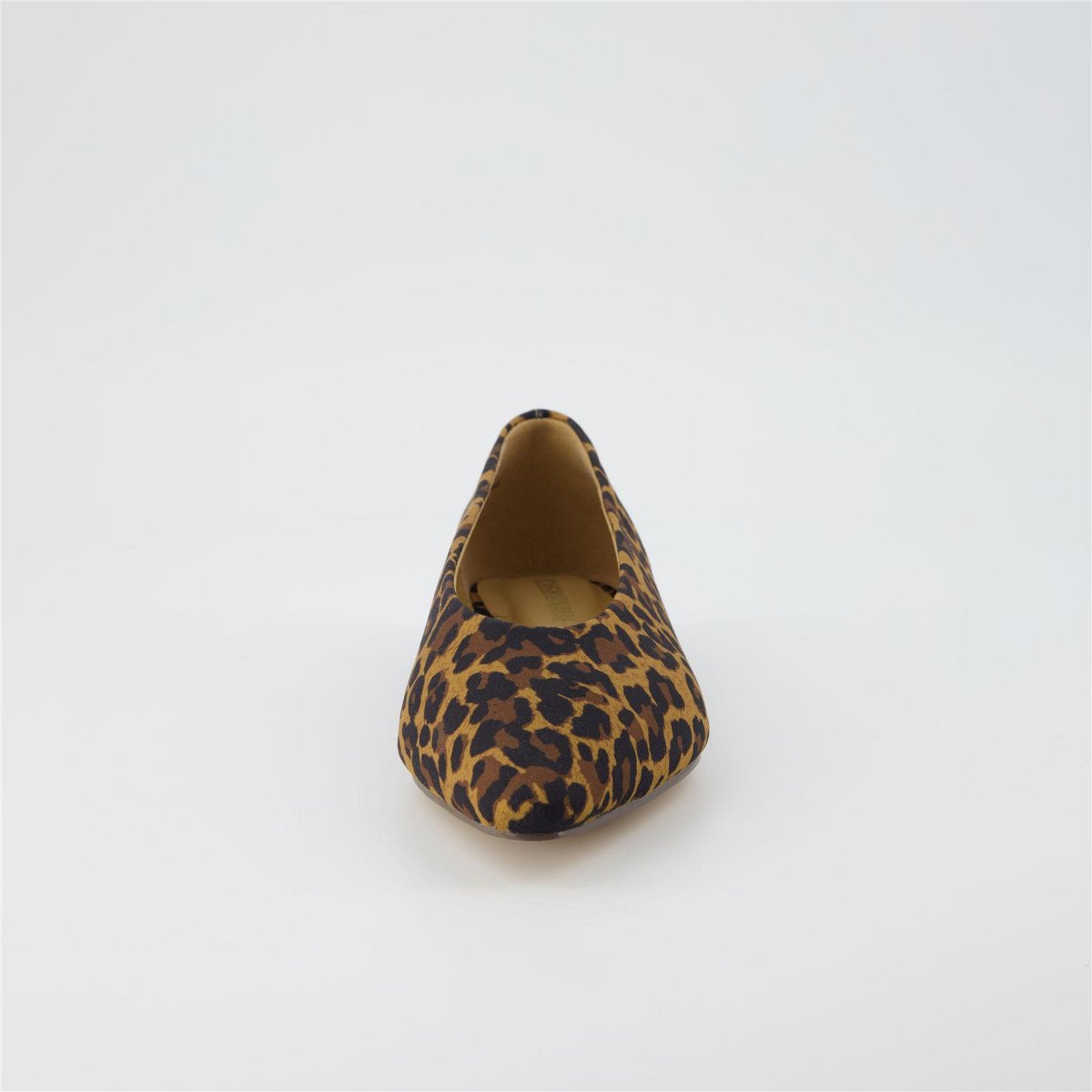 Обувь CUSHIONAIRE Gabor Women's Pointed Toe Slip-On Flat +Memory Foam Fabric Leopard 8 — фото 3