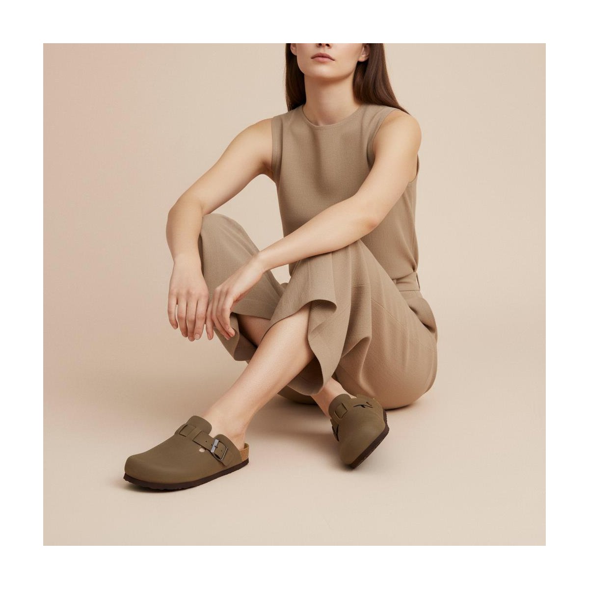 Женские сабо CUSHIONAIRE Hana Womens Clogs Comfortable Vegan Suede Clogs for Women Slip On Potato Shoes with Cork Footbed Brown 8 — фото 8