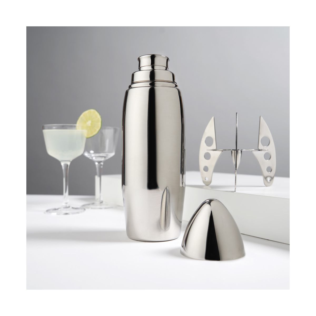 Viski Rocket Cocktail Shaker with Strainer for Margaritas, Stainless Steel Espresso Martini Shaker, Home Bar Gifts for Men, Bartender Tools, 24 oz - thumbnail 7