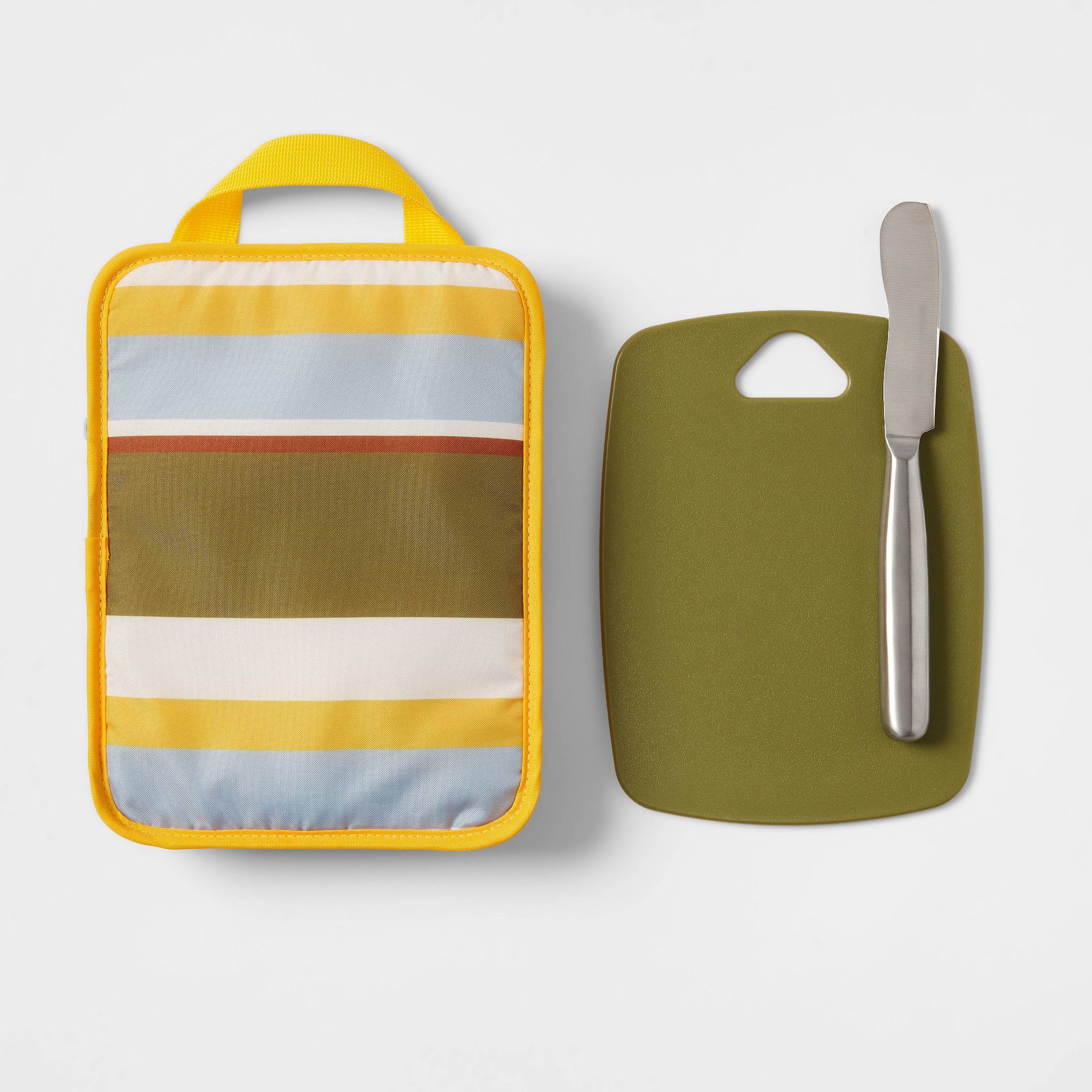On The Go Cutting Board and Cheese Knife Set - Room Essentials™
