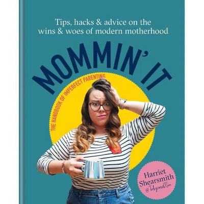 Mommin' It - by  Harriet Shearsmith (Hardcover)