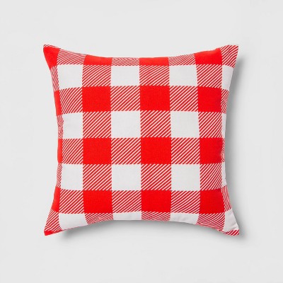 red throw pillows for bed