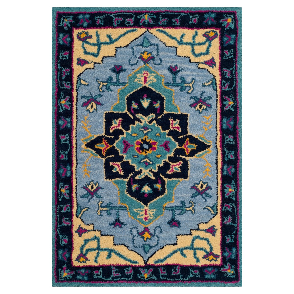 Light Floral Tufted Accent Rug 2'x3' - Safavieh