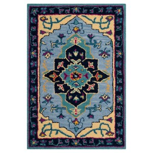 Light Floral Tufted Accent Rug 2