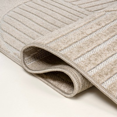Beige and Cream Geometric High-Low 5x8 Indoor/Outdoor Rug