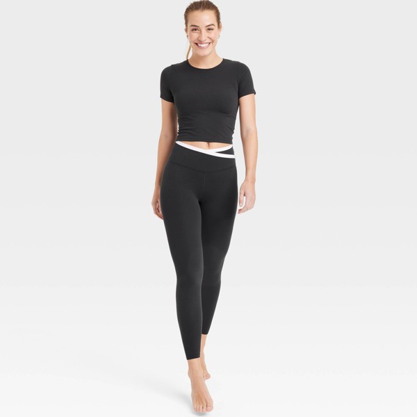 Playera de manga corta para mujer, suave y cropped - All In Motion™ 5
