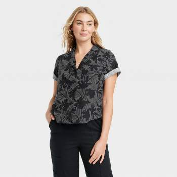Lucky Brand Women’s Square Neck Short Sleeve Shirt, Navy Floral Small