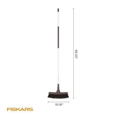 Fiskars Lightweight Outdoor Broom Metal - Thumbnail 4