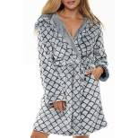 Women's Warm Soft Plush Fleece Bathrobe with Hood, Knee Length Hooded Robe, Seashell Scalloped