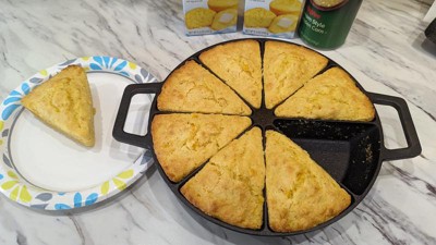 Bayou Classic 7490 Cast Iron Cornbread Pan Perfect For Baking Golden Brown  Cornbread w/Crispy Edges