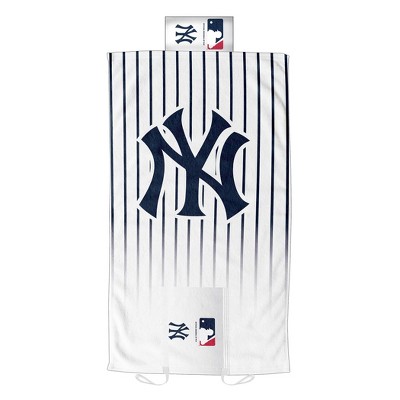 MLB New York Yankees Fade Comfort Towel