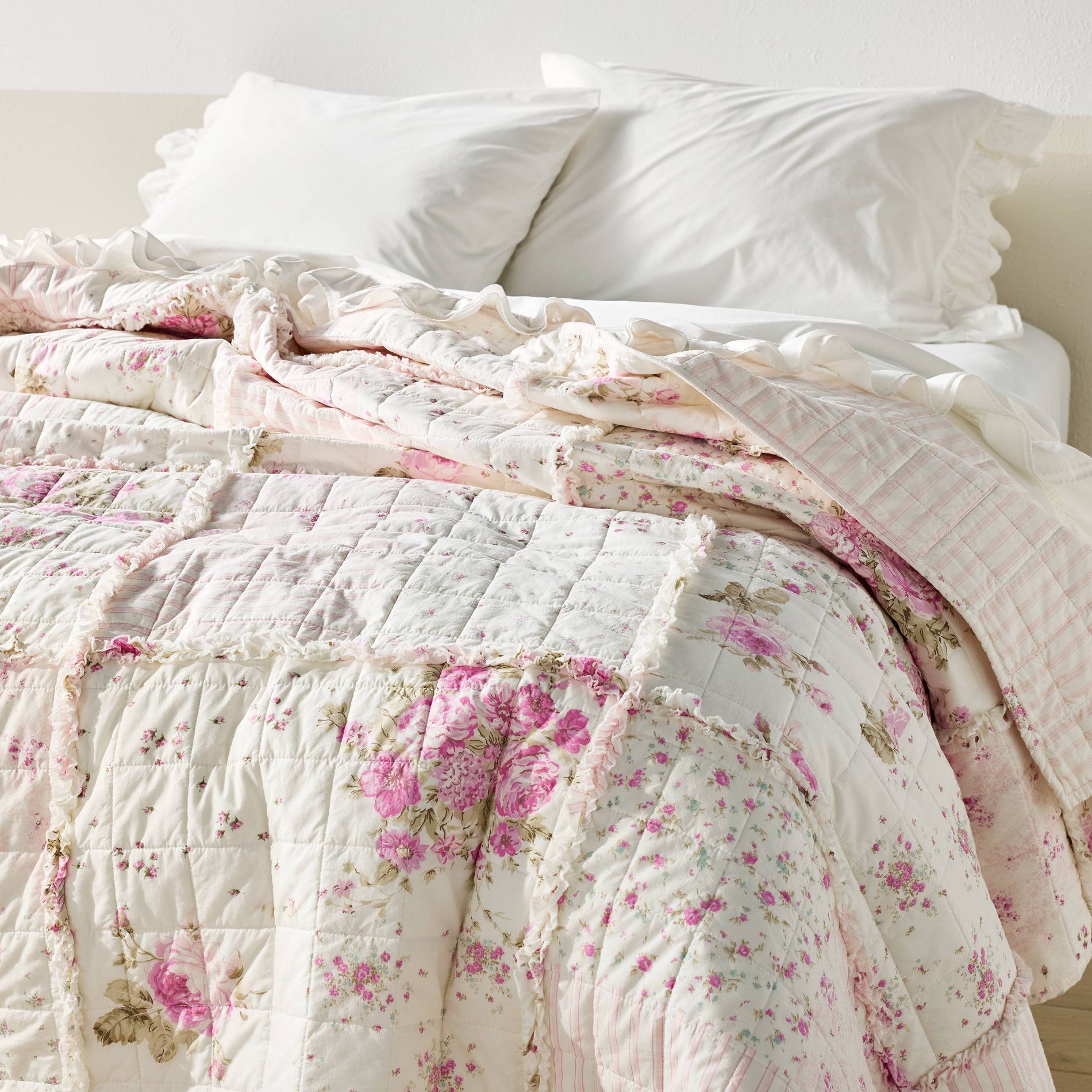 Patchwork with Ruffle Quilt Pink/White Floral Simply Shabby Chic