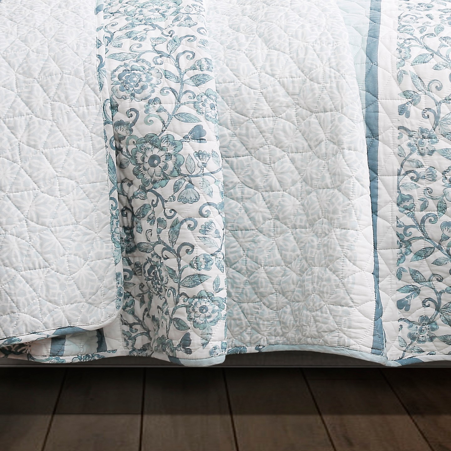 Комплект с покрывалом Lush Decor King 3pc Nisha Reversible Quilt Set Blue: Botanical Pattern, Oeko-Tex Certified, цвет: Синий — фото 4