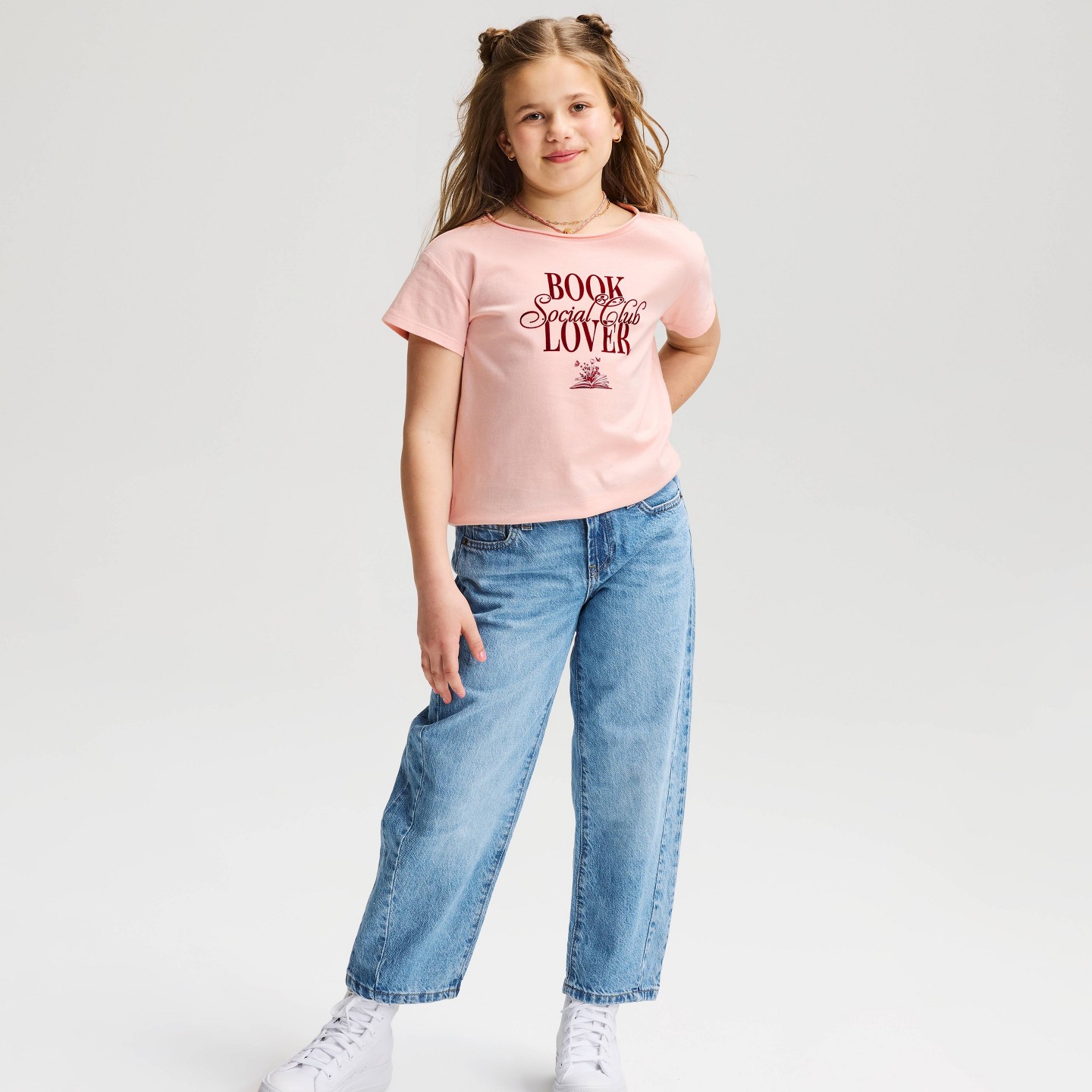 Детская футболка Cat & Jack Girls' Short Sleeve 100% Cotton Relaxed Off the Shoulder '97' Graphic, цвет: Розовый — фото 1