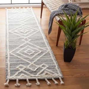 Casablanca W/ Tassels CSB452 Hand Tufted Indoor Rugs - Safavieh - 1 of 4