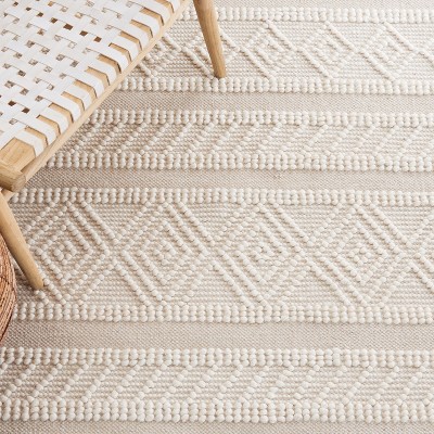 Ivory and Beige Hand-Tufted Wool Area Rug, 5' x 8'