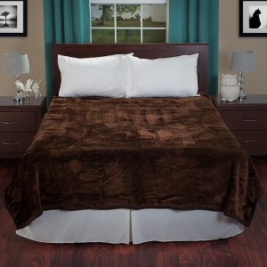 Yorkshire Home Solid Soft Heavy Thick Plush Mink Blanket - Coffee (Queen), Brown