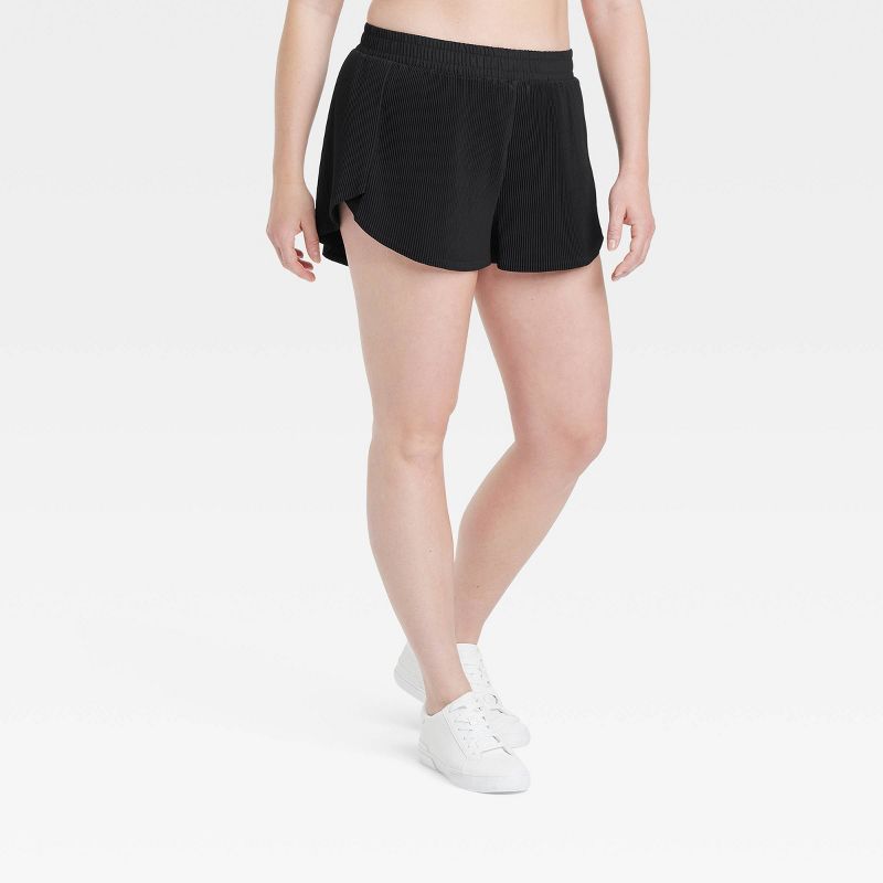 Women's Mid-Rise Micro-Pleated Shorts 2.5" - All In Motion™, 3 of 10