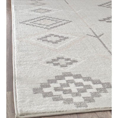 Gray Diamond Pattern Synthetic 2' x 4' Area Rug