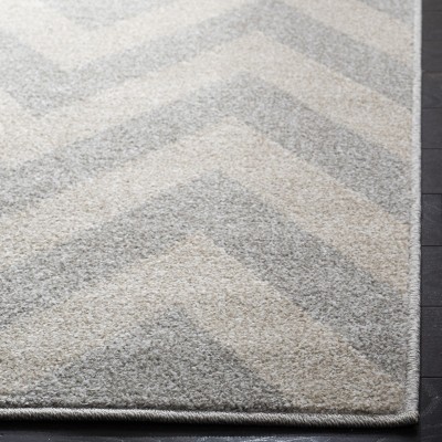 Reversible Easy-Care Light Grey/Beige Synthetic Area Rug 4' x 6'