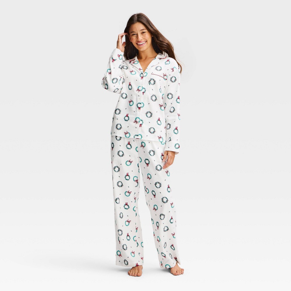 Women's Flannel Long Sleeve Button-Down Shirt and Pants Pajama Set - Auden™ White Wreath Printed XXL