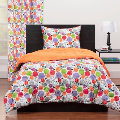 Full/Queen Plenty of Planets Reversible Comforter Set Red - Highlights