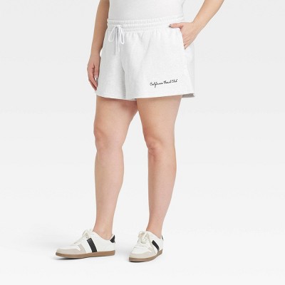 Women's Leisure Studio Mid-Rise Fleece Shorts - Universal Thread™