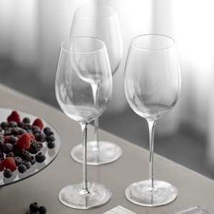 Togas Wainwright Set of 2 Red Wine Glasses - 1 of 4