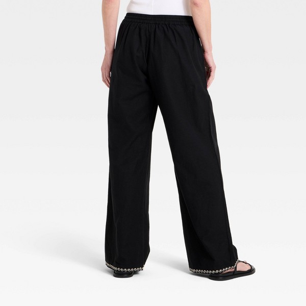 Pantalones de pierna recta con bordado y tiro medio, sin cierre - Universal Thread™ negro 2